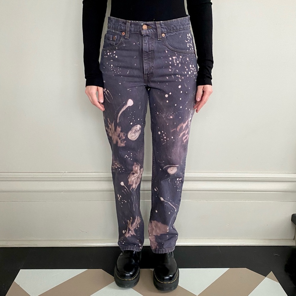Vintage Levi’s 516 high-waisted custom space dye jeans. 🖤